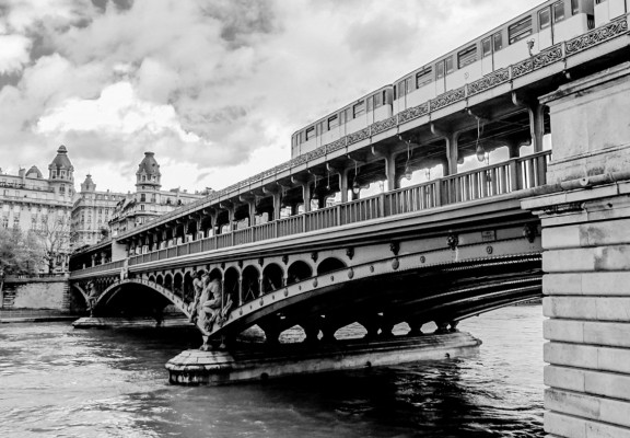 Paris Bridge1 576x400